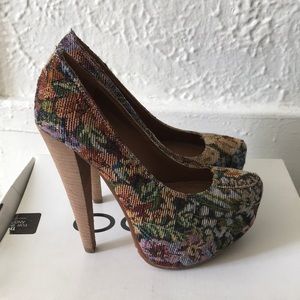 Aldo floral platforms